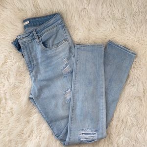 Distressed skinny jeans